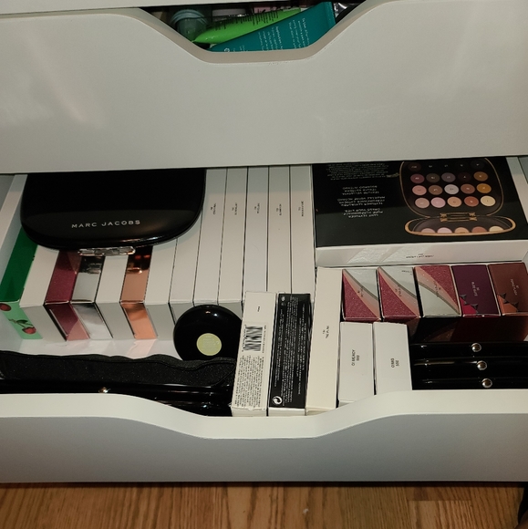 Meet your Posher, Melissa Addicted to Marc Jacobs! - Picture 2 of 15